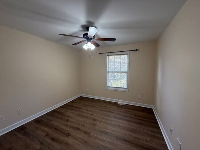 Building Photo - 3 BEDROOM, 3 BATH RANCHER IN NORTHWEST KNOX