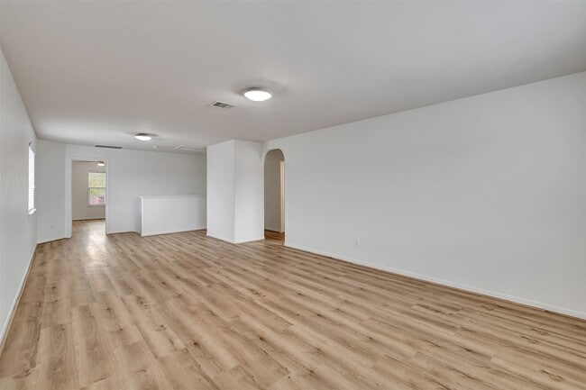 Building Photo - 4423 Garden Ridge Ct