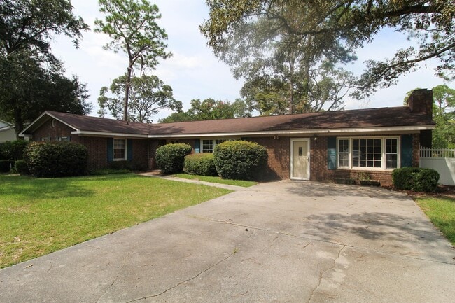 Building Photo - 209 Belair Dr