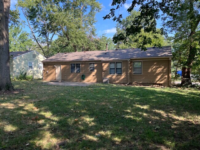 Building Photo - 5215 W 76th Ter
