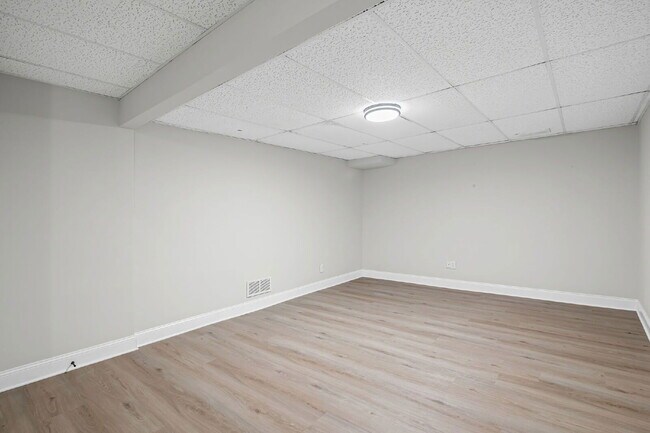 Building Photo - 815 Sudbury Rd NE