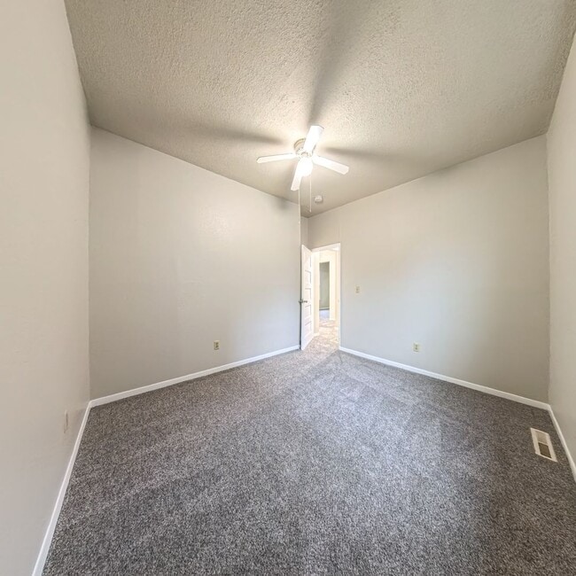 Building Photo - 2 Bedroom 1 Bathroom Fresh Carpet