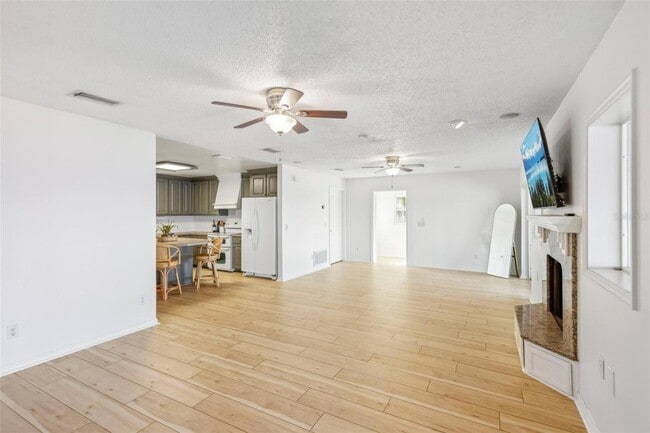 Building Photo - 3420 Lake Harney Cir