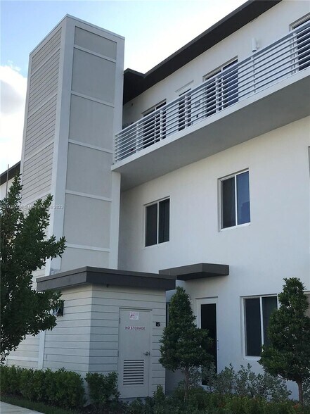 Building Photo - 10046 NW 51st Ter