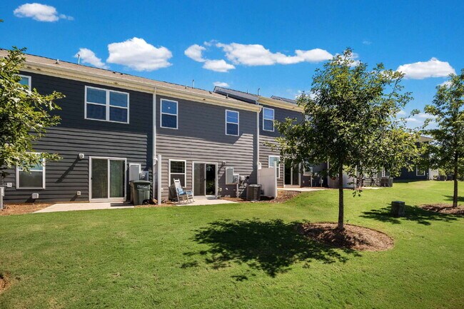 Building Photo - "Charming 3-Bed Townhouse with Granite Touches & Garage in Concord!"