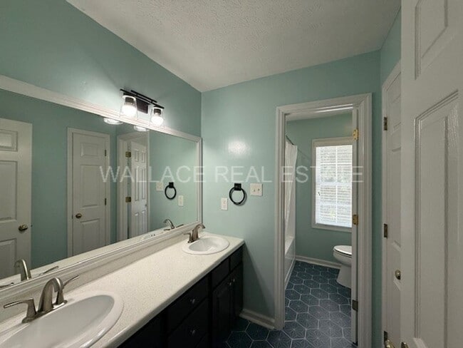 Building Photo - HARDIN VALLEY:  3 BEDROOM, 2.5 BATH IN BRI...