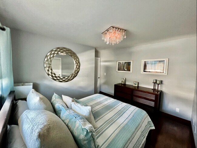 Building Photo - 1990 Dolphin Dr