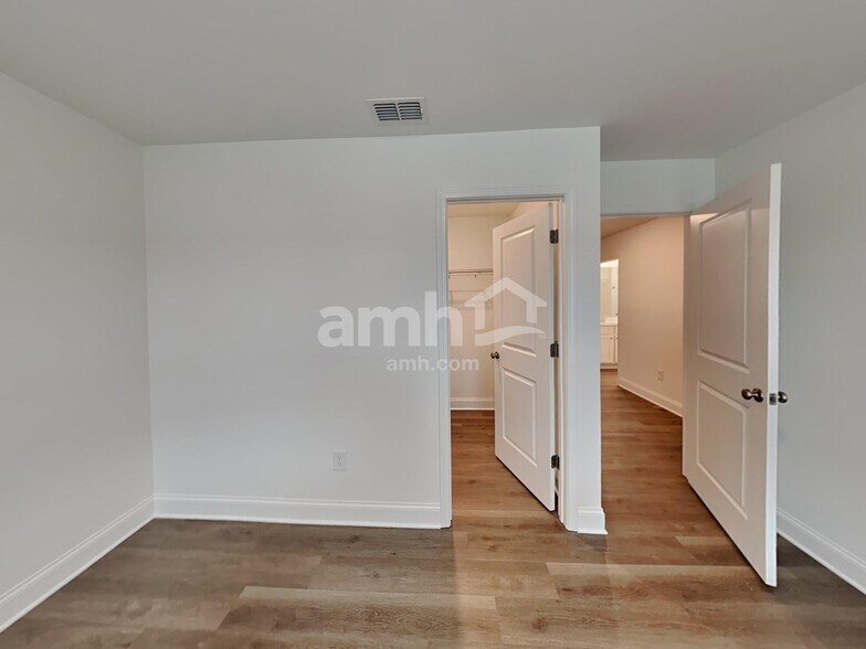 Building Photo - 1555 Soapstone Rd