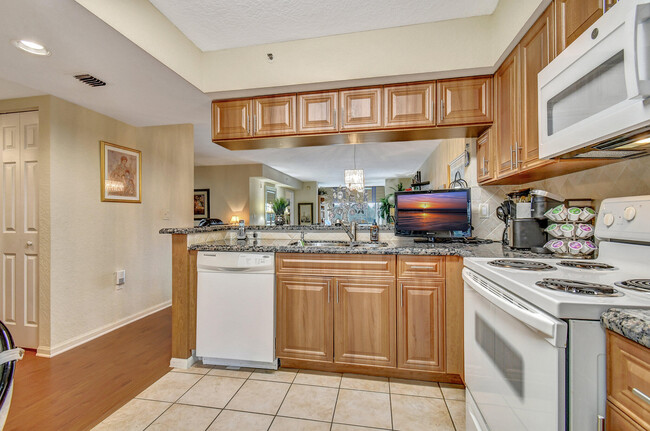 Building Photo - 5842 Crystal Shores Dr