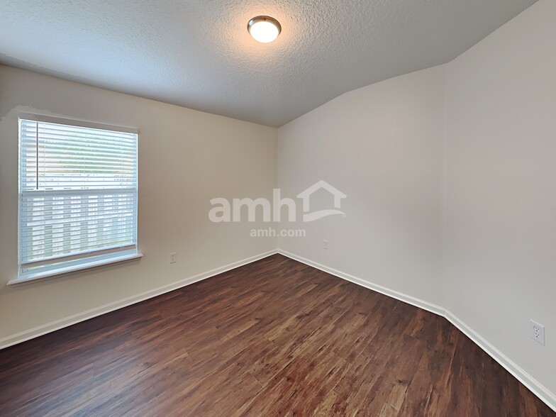 Building Photo - 2842 Woodstone Dr