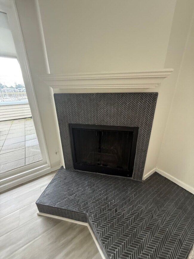 Building Photo - Beautiful Hayden Bay Condo with Mount Hood, River and Marina Views!