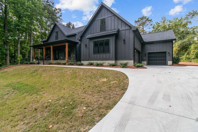 Building Photo - 14 Wisteria Way