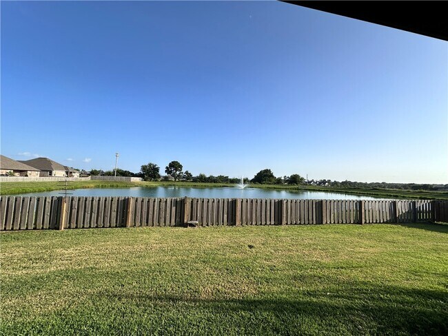 Building Photo - 1030 Winesap Dr