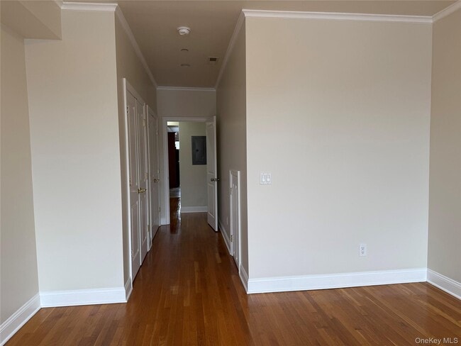 Building Photo - 123 Main St