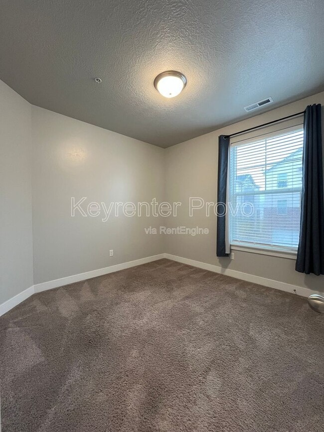 Building Photo - 586 N 360 W