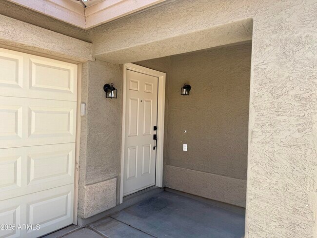 Building Photo - 2358 E Peach Tree Dr