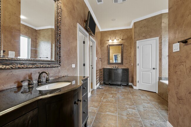 Building Photo - 7030 Flagstone Cir