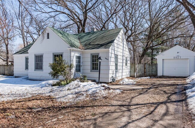 Building Photo - 8827 Lincoln St NE