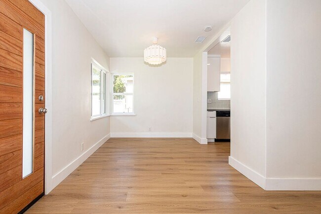 Building Photo - Keystone