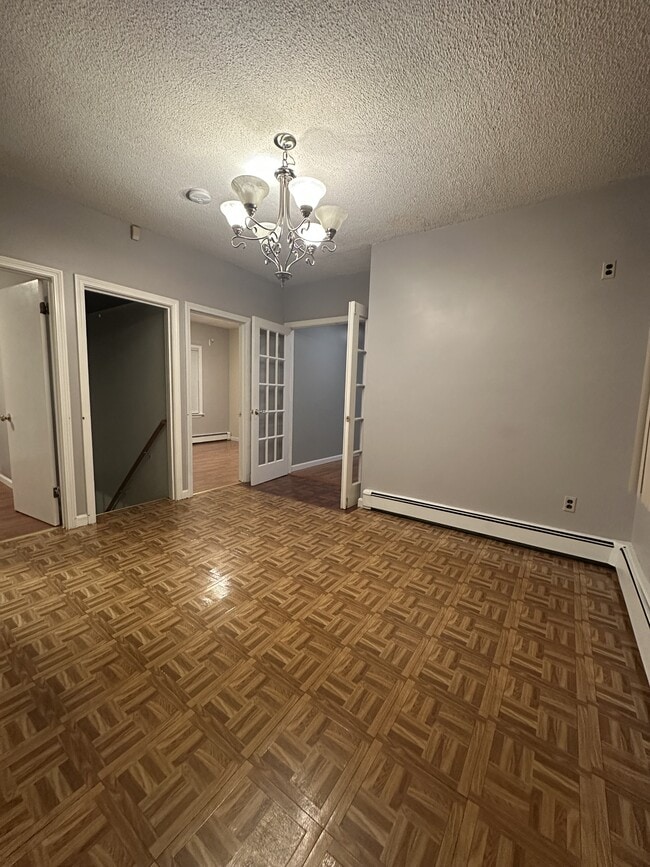 Building Photo - 111 Oak St