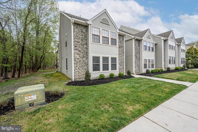 Building Photo - 17 Chelmsford Ct