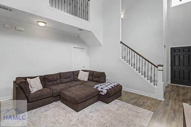 Building Photo - 785 Fairview Cir