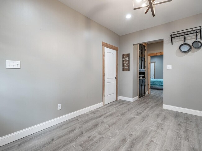 Building Photo - 3853 McRee Ave