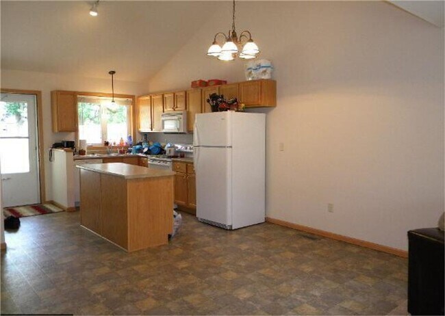 Building Photo - 1040/1044 4th St SE, Forest Lake, MN 55129 (duplex)