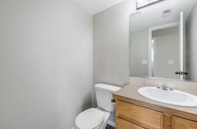 Building Photo - Totally Updated 3 Bedroom 4 Bath home