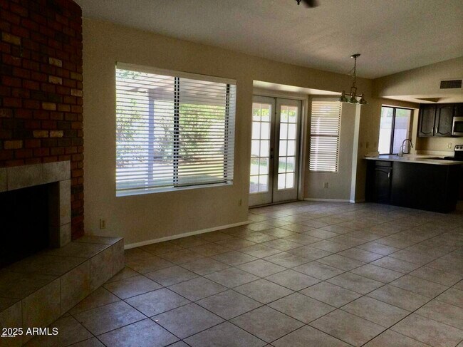 Building Photo - 8878 E Sheena Dr