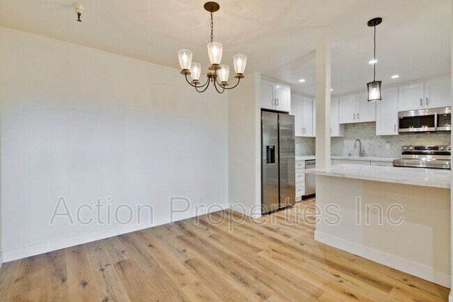 Building Photo - 2211 Latham St