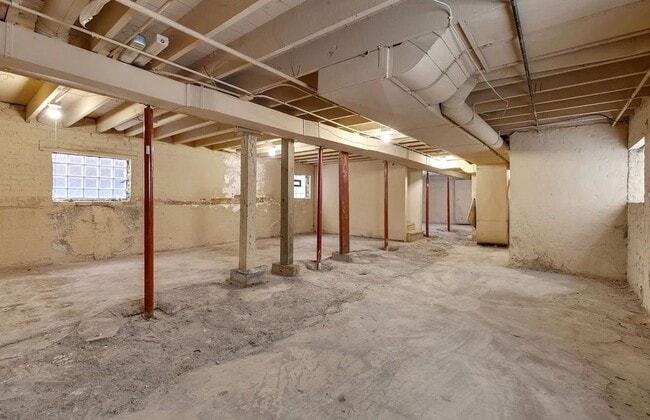 Building Photo - 722 E 91st Pl