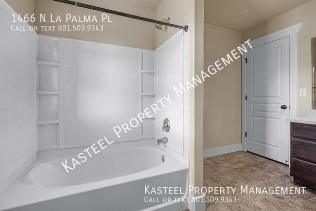 Building Photo - 1466 La Palma Pl