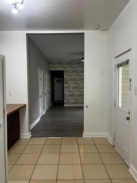 Building Photo - 357 College Ave