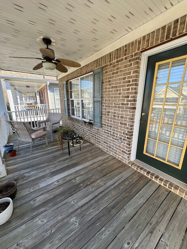 Building Photo - Beautiful East Side Home