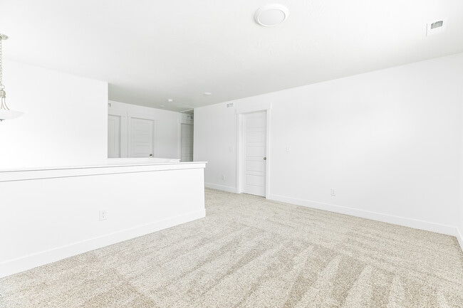 Building Photo - 4728 E Lake Corner Dr