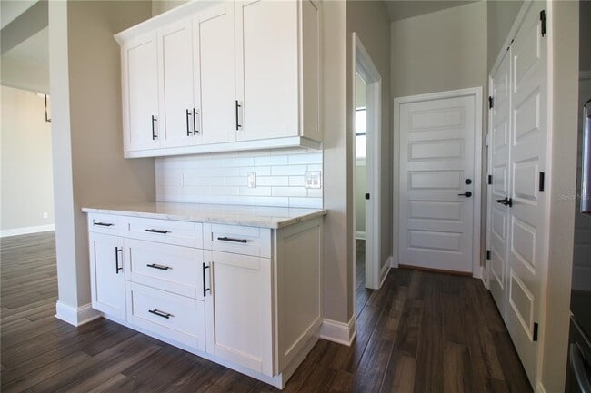 Building Photo - 6962 Treymont Dr