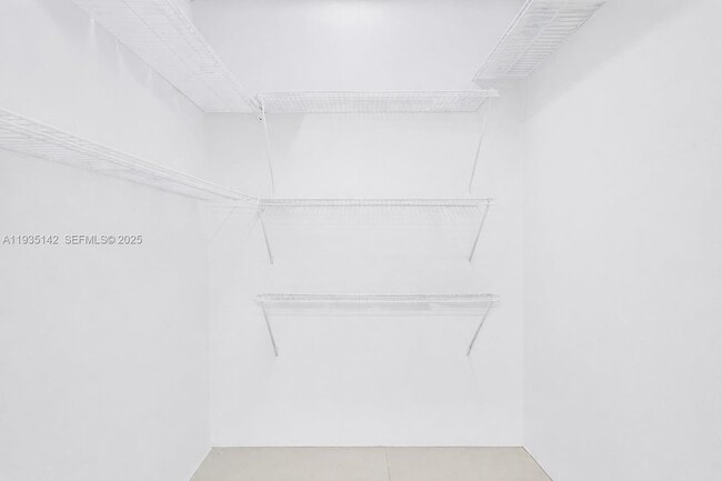 Building Photo - 3675 N Country Club Dr