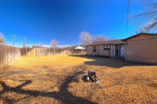 Building Photo - MOVE-IN SPECIAL: Recently Remodeled 3/2/1