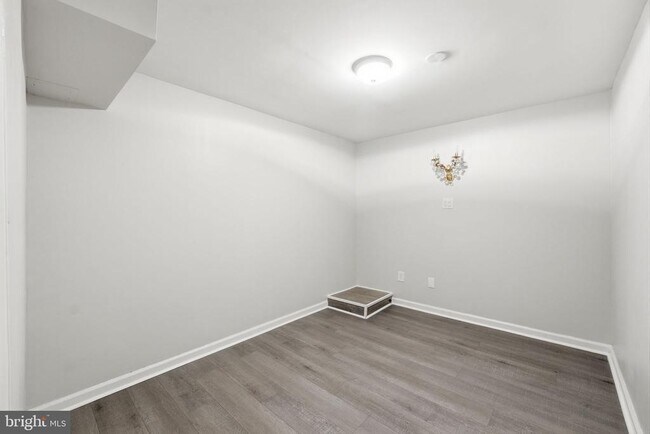 Building Photo - 8562 Tyrolean Way