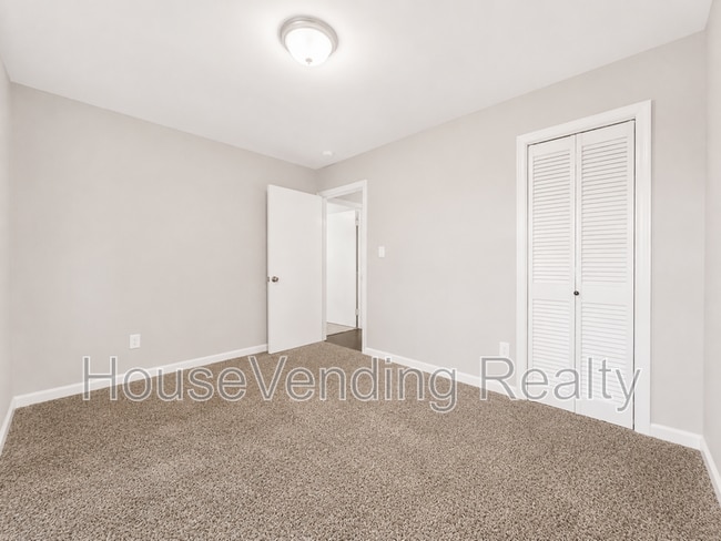Building Photo - 619 Tarpley St