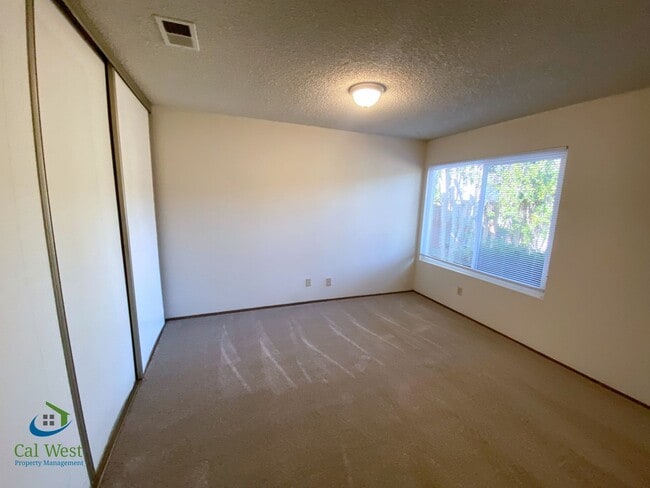 Building Photo - 421 Gwinn Ct