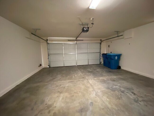 Building Photo - RENOVATED HOME IN GATED SUMMERLIN COMMUNITY!