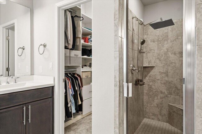 Building Photo - 11901 Deering Pl