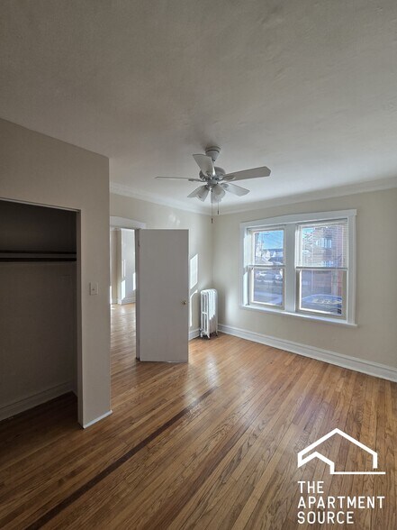 Building Photo - 2956 W Belle Plaine Ave