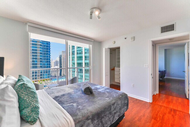 Building Photo - 1 SE 12th St