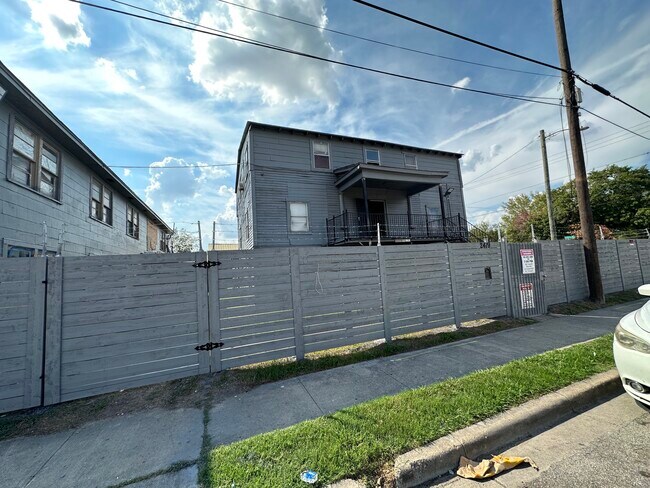 Building Photo - 2419 Pannell St