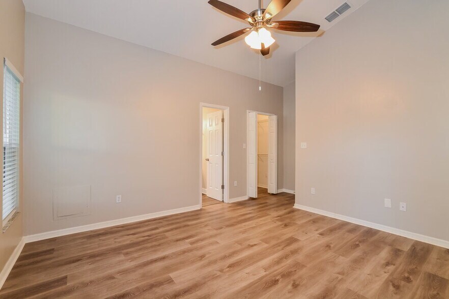 Building Photo - 935 Brightview Dr