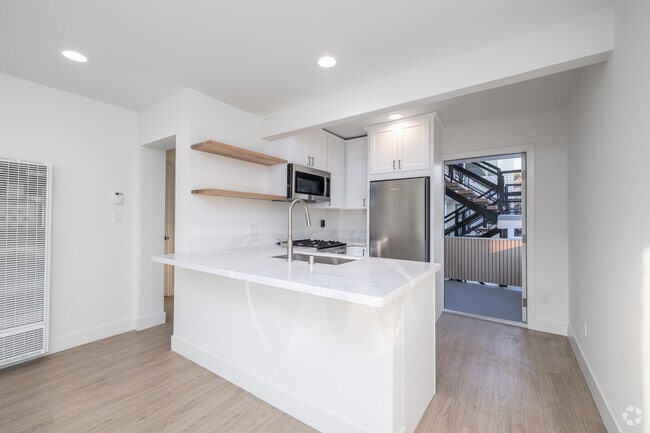 Unit 3 - 1BR, 1BA, 529SF - Kitchen - Sea Skiff Apartments