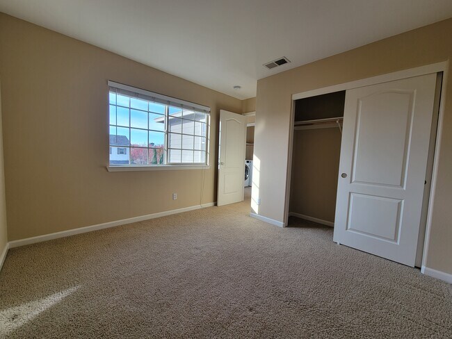 Building Photo - 2388 Vera Dr